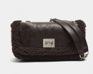 Parfois Bolso de fiesta efecto pelo por 7.99€.