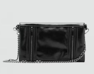 Bolso hombro efecto piel por 12.99€.