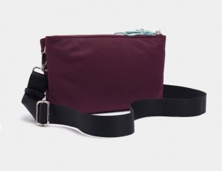 Parfois Bolso Bandolera doble de nylon por 9.99€.
