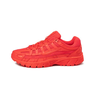 Commandez la tennis Nike P-6000 Bright Crimson pour femme à 66€ seulement