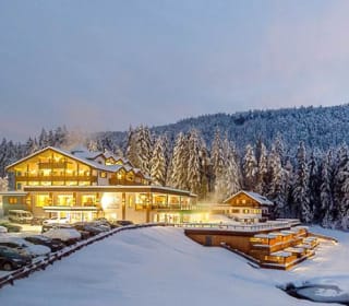 Escapada a los Alpes: 3 días de naturaleza y buena mesa para 2 por 398€