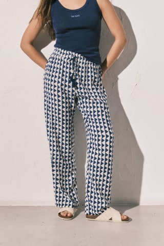Women'Secret Pantalón estampado geométrico por 8.99€.