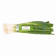 Tesco Bunched Spring Onions 100G – Clubcard Price £0.49