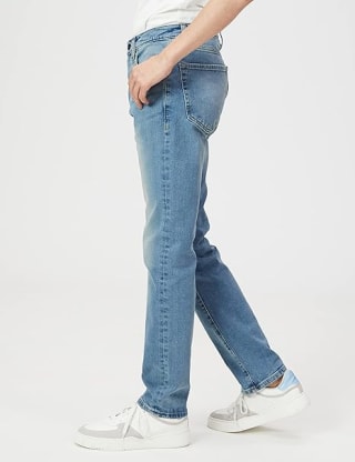Amazon Essentials Men's Athletic-Fit Stretch Jean for £16.70