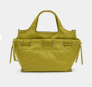 Parfois Bolso Tote de nylon con cordones por 7.99€.