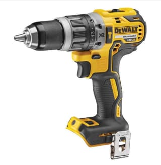 Perceuse-visseuse à percussion 18V DEWALT DCD796N-XJ Brushless à 69,82€