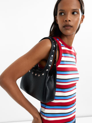 Bolso de hombro con tachuelas por 9.99€