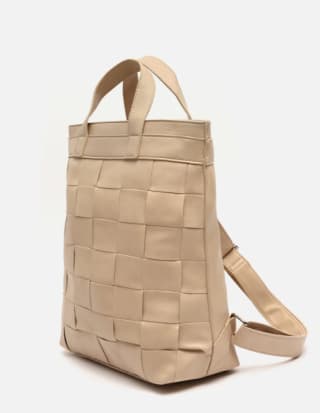 Mochila trenzada beige por 12€