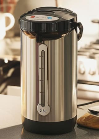 Termo hervidor 2,8 l por solo $19.990 en Sodimac Chile