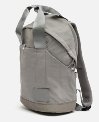 Mochila en nylon con bolsillo para portátil 14" por 12€