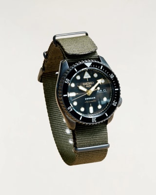 Seiko x DENHAM Field Watch Green voor €202,50 dmv code bij Denham