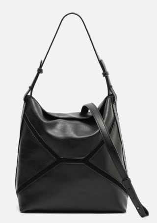 Bolso hobo con asa bandolera extraíble por 12€.
