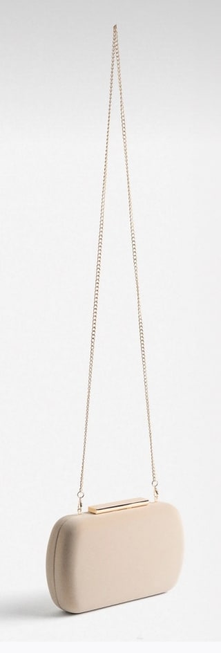 Bolso Clutch de fiesta con asa de cadena por 7.99€.