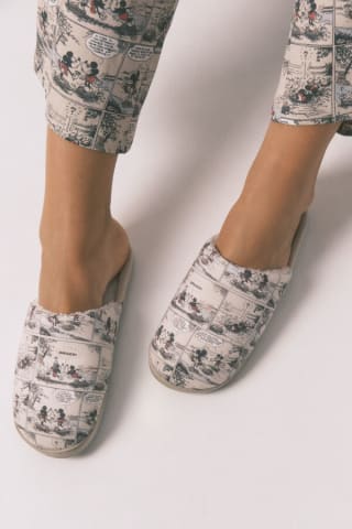 Zapatillas casa blanco Mickey Mouse por 5.39€ más en descripción