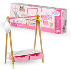 Perchero para ropa de muñecas con espejo y accesorios por 9.99€