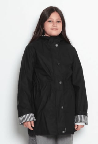 CHAQUETA IMPERMEABLE MANGA LARGA CON CAPUCHA NIÑA po solo $29.990