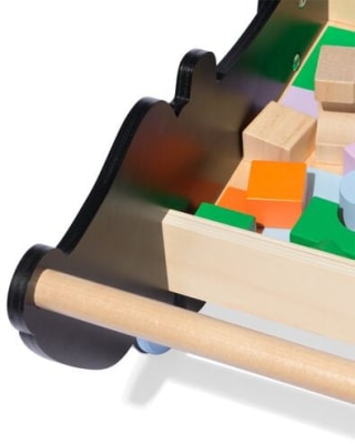 Takkie loopwagen met blokken hout voor €20 bij de Hema