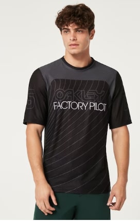 Tot 60% korting op kleding en uitrusting bij Oakley