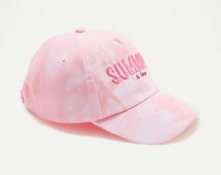 Gorra tie dye de niña por 4.79€.