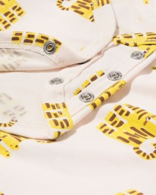 HEMA baby meegroei body dieren gebroken wit voor €2,75 bij HEMA
