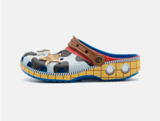 Chaussures Crocs x Toy Story Classic Clog Woody à 70€