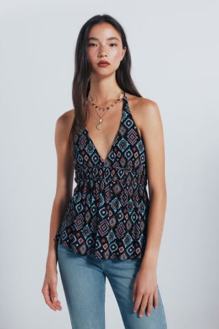 Top escote halter estampado geométrico Springfield por 2.79€