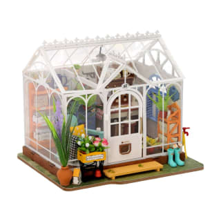 Modelo a escala casa jardín 24.5x19x19 cm $17.990 disponible en CasaIdeas.com