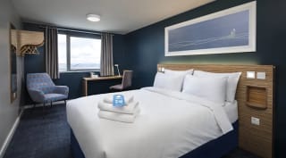 Easter Stay – Travelodge London Docklands Central (5 April) for 2 Adults – £33.24 w/