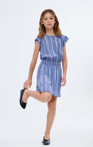 Vestido bordado floral por 7.99€