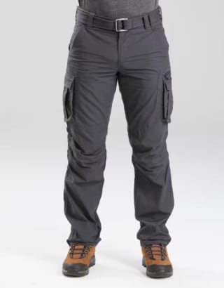 Pantalón cargo de montaña y trekking Forclaz NH500 gris carbón por 21,99€