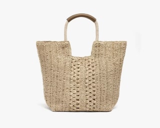 Parfois Shopper con efecto rafia por 17.99€.