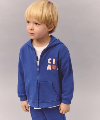 Sudadera abierta con capucha de niño por 5.39€.