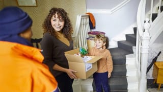 Stuur gratis een nieuw cadeau aan kids met PostNL samen met Stichting Jarige Job