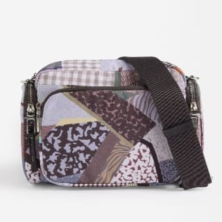Bolso Bandolera de nylon estampado por 15.99€.