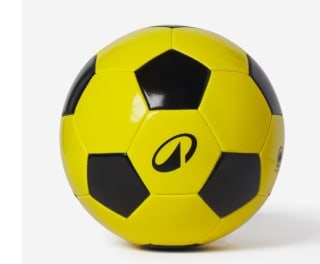 Balón de fútbol First Kick por 4.99€.