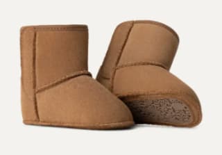 UGG Classic-laars en knuffeldekentje voor €55,99 bij Ugg