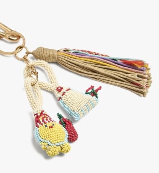 Parfois Llavero con charm de pollito y cuentas por 10.99€.