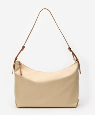 Bolso Hobo de nylon por 14.99€.