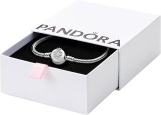 Pandora Signature-O-kroon, slangenschakelarmband, voor €55,30 bij Amazon