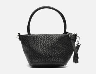Bolso Tote pequeño trenzado por 9€.