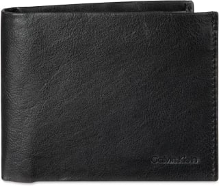 Calvin Klein billetera de piel con bloqueo RFID por $501 en Amazon