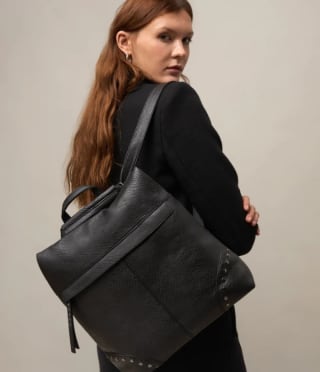 Mochila Antirrobo con detalles metálicos por 18€.