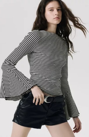 Top acanalado c/mangas trompeta Oferta $16.093 Disponible en H&M, Chile