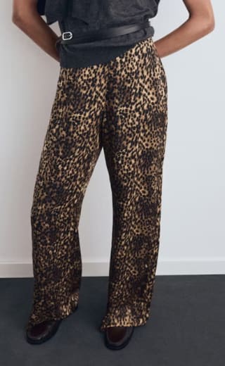 Pantalón satinado leopardo por 7.99€