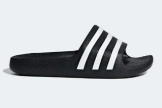 Sandalias Infantil Adidas Adilette Aqua Negro $6.990 disponible en Dimarsa, Chile