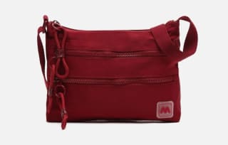Bolso Bandolera pequeño en nylon por 10€.