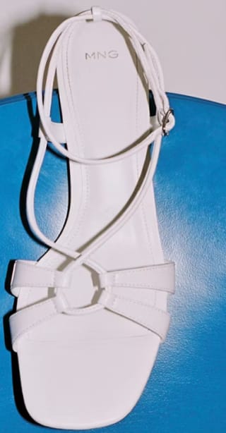Sandalia tacón tiras combinadas por 6.99€