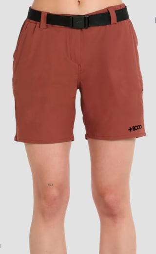 +8000 Bermuda de mujer Arce por 16€.