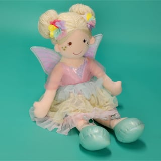 Muñeca de tela Hada Aurora $11.190 Disponible en Casa Ideas, Chile