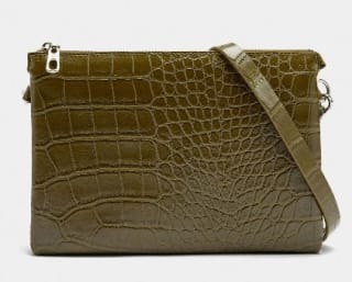 Bolso Bandolera con grabado animal por 12.99€.